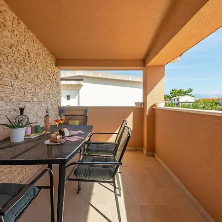 1 Bedroom Beautiful In Appartement