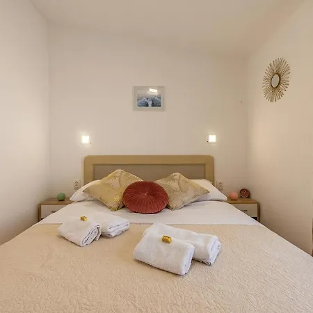 1 Bedroom Beautiful In Appartement