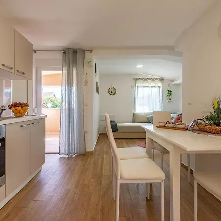 Apartment 1 Bedroom Beautiful In *