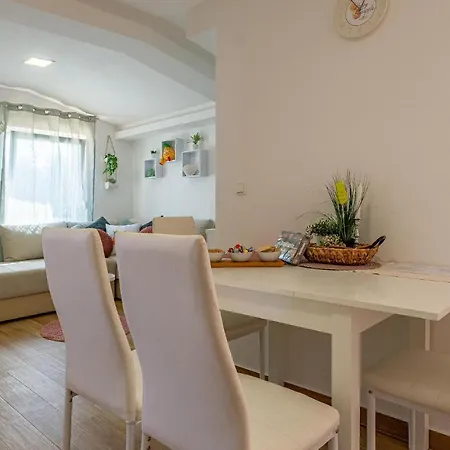 1 Bedroom Beautiful In * Vir