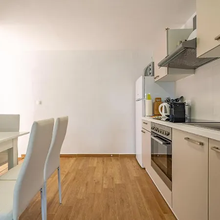 Apartment 1 Bedroom Beautiful In *