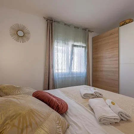 1 Bedroom Beautiful In *